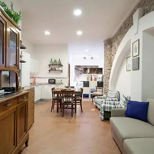 https://la-cantina-di-lorenza.hotelitalianriviera.com