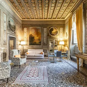 https://casa-a-palazzo-borghese.it-romehotels.com