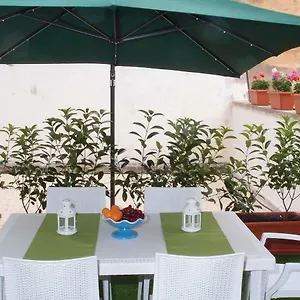 https://giluma-home.lecce-hotels.com